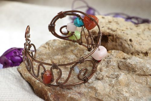 Bracelet large en cuivre avec pierres naturelles - MADEheart.com