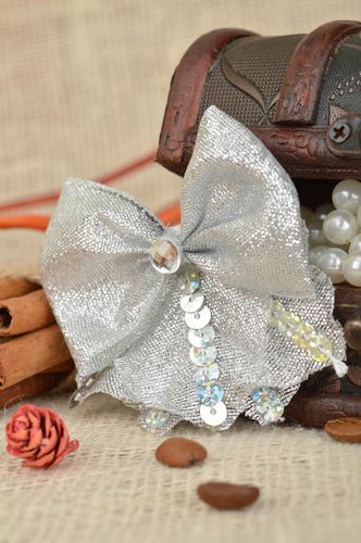Elastique cheveux noeud fait main argenté en rubans Accessoire pour fille - MADEheart.com