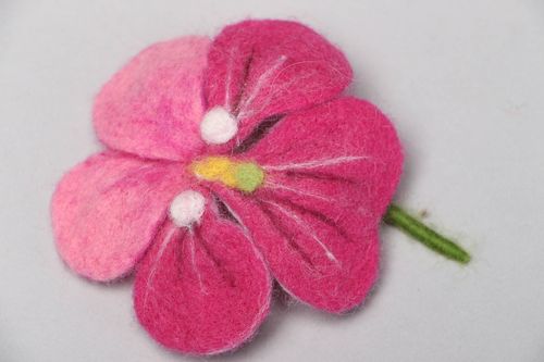 Handmade wool brooch Pansies - MADEheart.com
