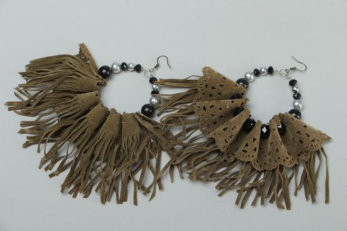 Pendientes de cuentas y terciopelo artificial - MADEheart.com