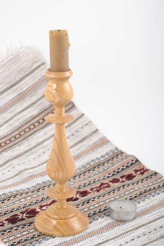 Künstlerischer Designer Deko Kerzenhalter aus Holz für eine Kerze handgefertigt - MADEheart.com