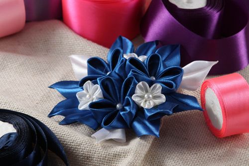 Barrette à cheveux fleur fait main bleu et blanc Accessoire femme kanzashi - MADEheart.com