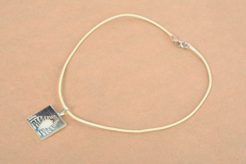 Colgante original hecho a mano regalo original para mujer bisutería artesanal - MADEheart.com