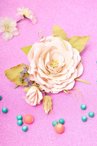 Gancho con flor hecho a mano accesorio para peinados regalo original para chica - MADEheart.com