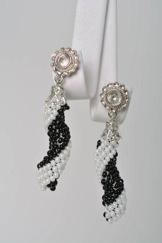 Boucles doreilles spirales Bijou fait main pendant noir-blanc Accessoire femme - MADEheart.com
