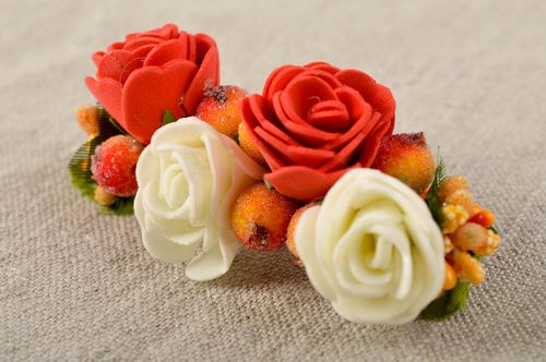 Adorno para el pelo hecho a mano regalo para mujeres pinza de pelo con flores - MADEheart.com