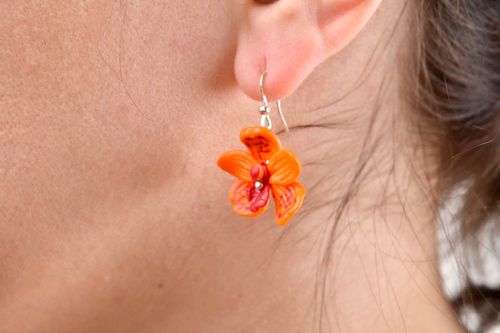 Pendientes de arcilla polimérica bisutería artesanal accesorio de moda flores - MADEheart.com