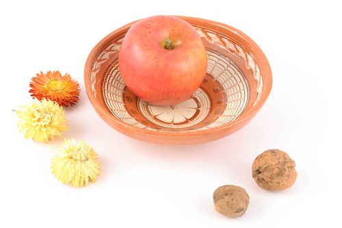 Bemalter Teller aus Ton - MADEheart.com