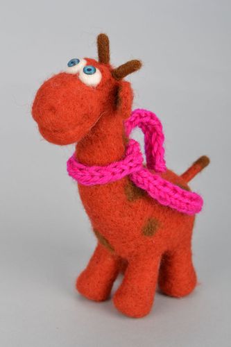 Felted toy giraffe - MADEheart.com