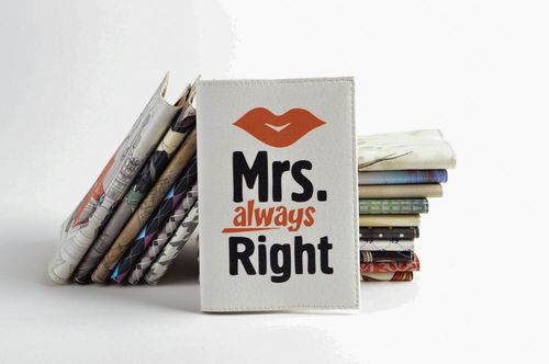 Estuche para pasaporte hecho a mano regalo original artesanía en cuero  - MADEheart.com