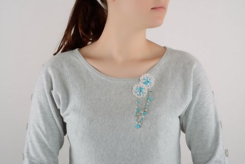 Broche en fils de polyester faite main - MADEheart.com