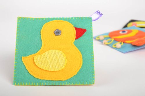 Juguete educativo pato hecho a mano peluche artesanal regalo original para niños - MADEheart.com