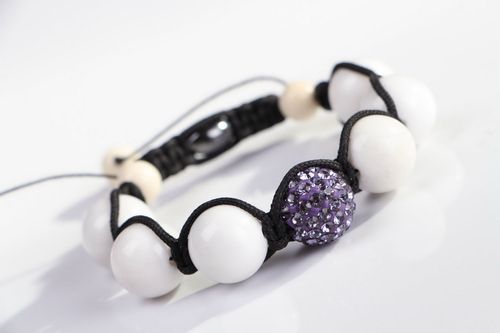Bracelet made of white agate - MADEheart.com