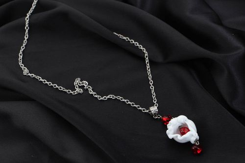 Pendentif en verre Coquille blanc-rouge - MADEheart.com
