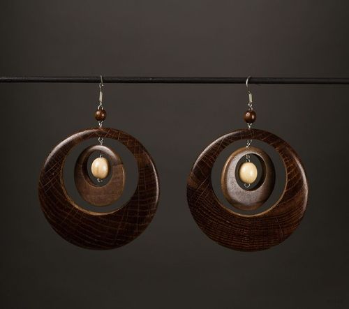 Round wood earrings - MADEheart.com