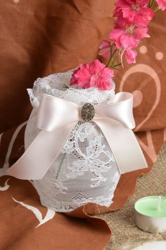 Petit vase en verre décoré de dentelle et ruban fait main capacité 25 cl - MADEheart.com