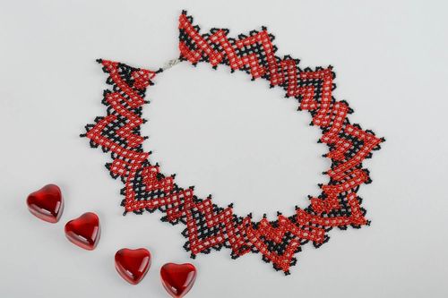 Handmade charming necklace beaded black and red necklace elegant accessory - MADEheart.com