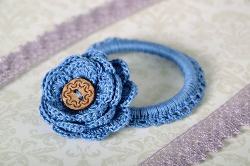 Scrunchy tied around with cotton threads - MADEheart.com