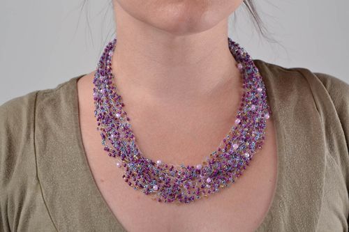 Collana di perline fatta a mano originale di moda bigiotteria da donna viola - MADEheart.com