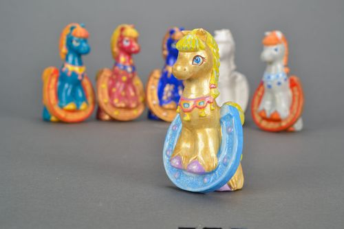 Figurine cheval en plâtre faite main  - MADEheart.com