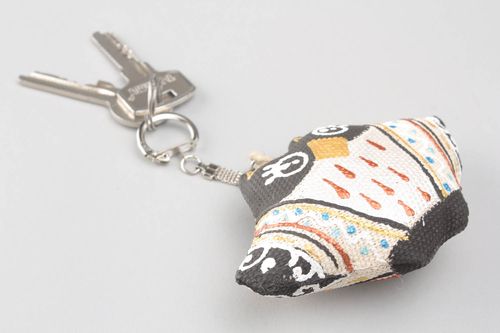 Chaveiro macio artesanal para chaves feito de tecido pintado à mão e processado com baunilha - MADEheart.com