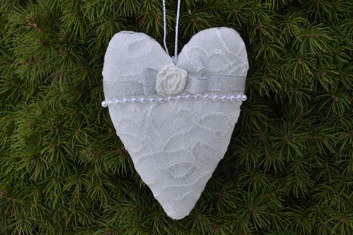 Coeur à suspendre original jouet de Noël en tissu fait main blanc décoration - MADEheart.com