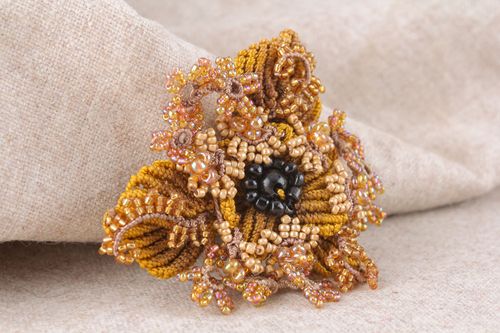 Handgemachte Anstecknadel - MADEheart.com