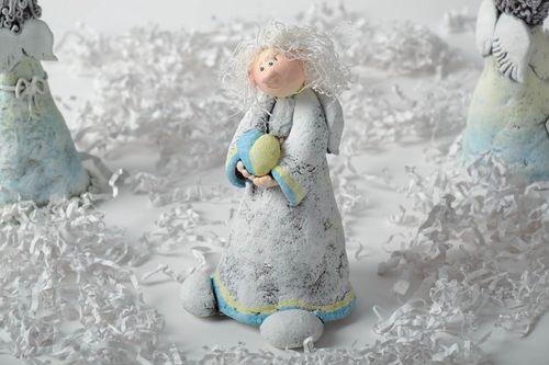 Dekorative Neujahr-Statuette aus Paperclay Engel - MADEheart.com
