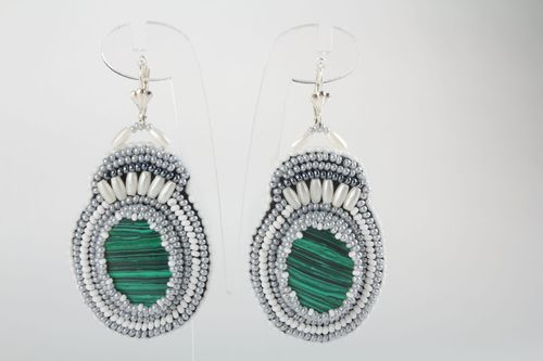 Brincos bonitos com miçangas e pedra natural - MADEheart.com