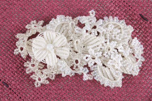 Broche blanche en macramé fait main  - MADEheart.com