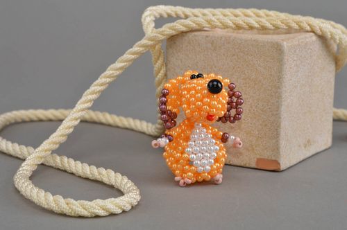 Chien en perles de rocaille orange figurine décorative faite main pour intérieur - MADEheart.com