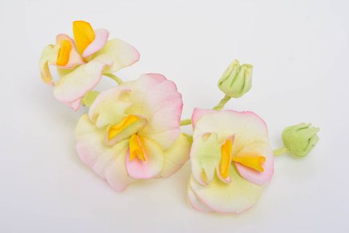 Pinza con flores para el cabello artesanal hermosa blanca amarilla de seda - MADEheart.com