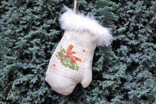 Christmas decoration in the form of a mitt - MADEheart.com