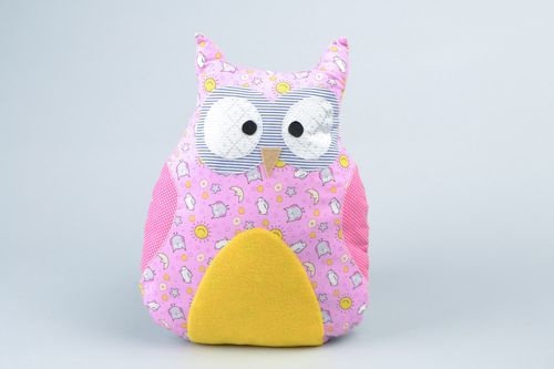 Handmade soft fleece pillow pet in the shape of pink owl for interior decoration - MADEheart.com