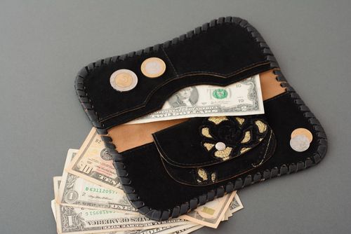 Homemade leather purse - MADEheart.com