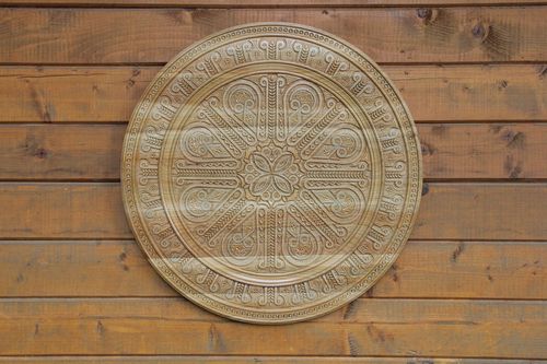 Piatto di legno fatto a mano piatto decorativo intagliato da parete esclusivo - MADEheart.com