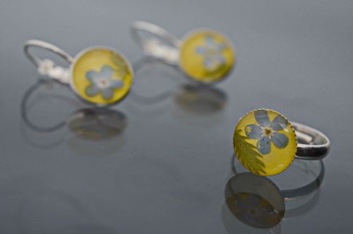 Ohrringe und Ring Schmuckset mit echten Blumen von Vergißmeinnicht - MADEheart.com