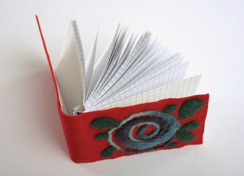Notebook cover made of wool using felting technique - MADEheart.com
