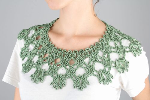 Green openwork collar - MADEheart.com