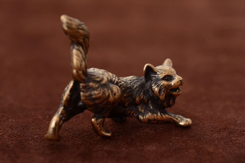 Estatueta de bronze artesanal Gato na caça - MADEheart.com
