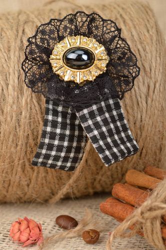 Broche artesanal original bonito de estilo vintage de colores blanco y negro - MADEheart.com