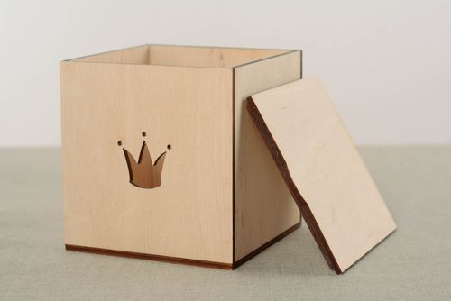 Holz Werkstück Box Krone - MADEheart.com