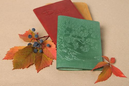 Estuche para pasaporte artesanal para chica regalo original accesorio de hombre  - MADEheart.com