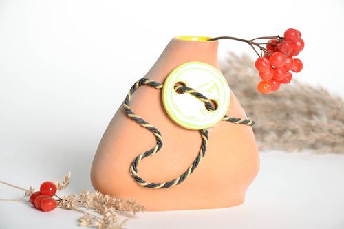 5 inches triangle shape vase in terracotta color for table décor 0,8 lb - MADEheart.com