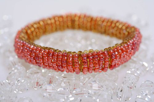 Buntes Armband aus Glasperlen originell in Rot und in Gelb stilvoll für Mädchen - MADEheart.com