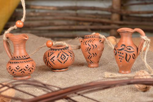 Handmade Deko zum Anhängen Wand Schmuck Wohn Accessoire aus Ton kleine Kannen - MADEheart.com