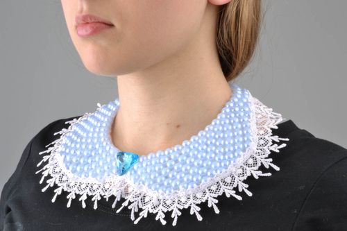 Collar made of beads and lace - MADEheart.com