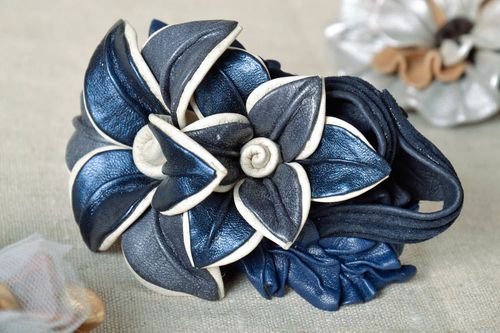 Fermacapelli di cuoio fatto a mano fermaglio capelli accessorio originale - MADEheart.com