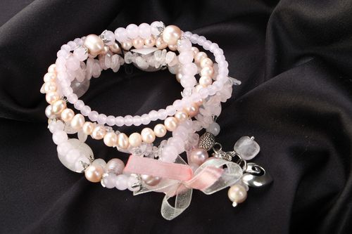 Mehrreihiges Armband mit Perlen - MADEheart.com