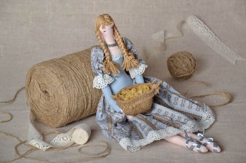 Muñeca de tela para el interior - MADEheart.com